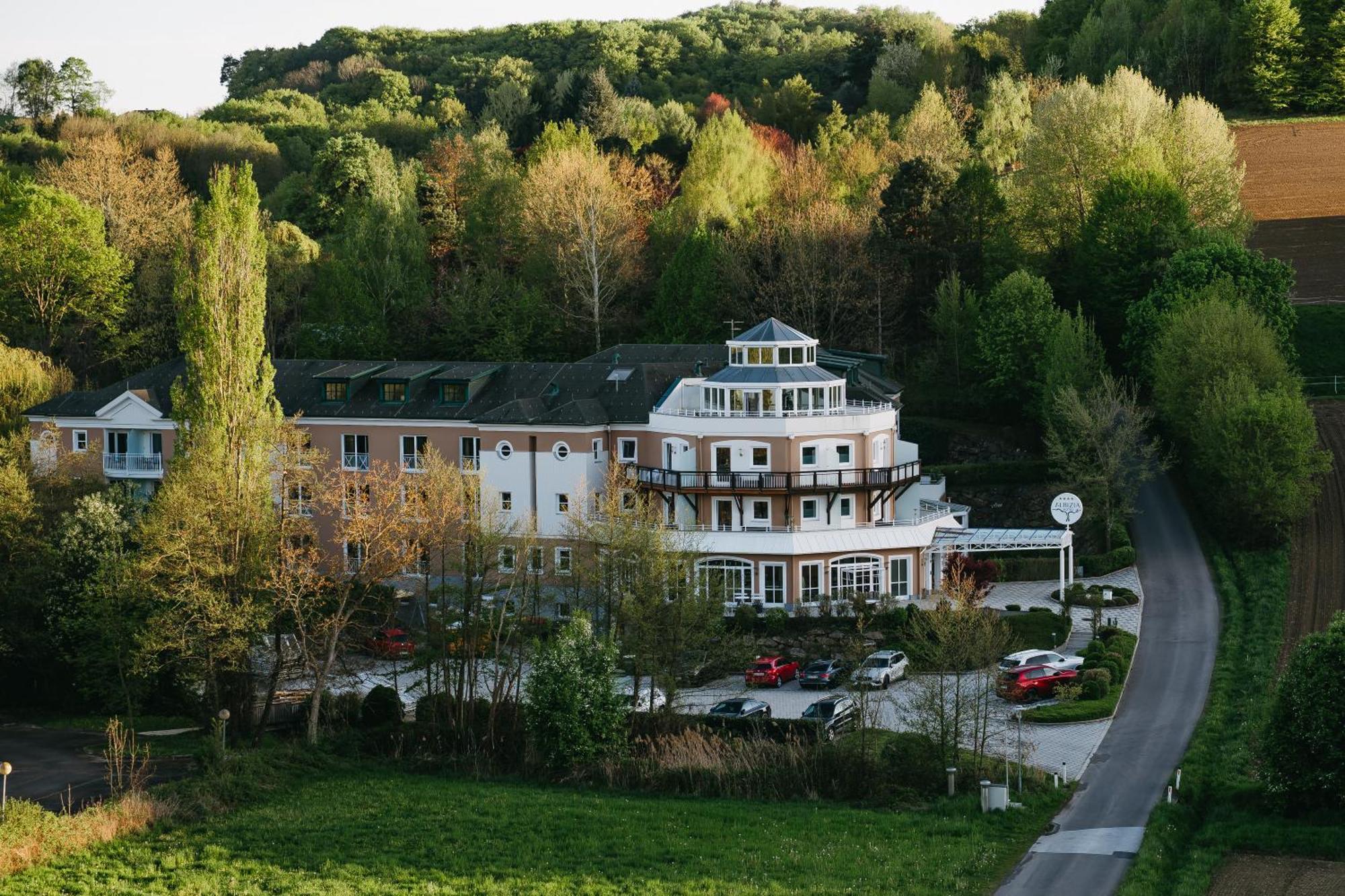 Hotel Albizia 4*